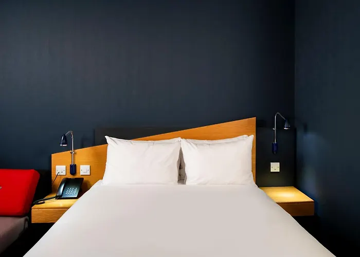 Holiday Inn Express Swindon West By Ihg